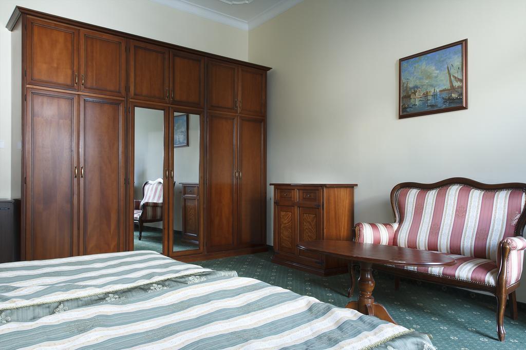 Hotel Ostende Karlovy Vary Bagian luar foto